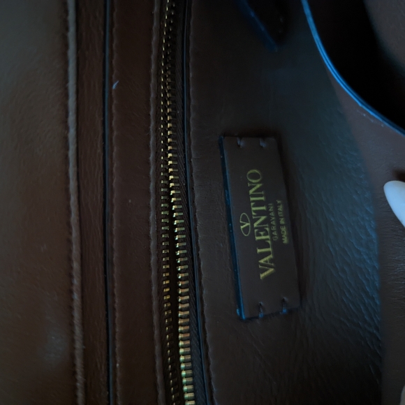 Authentic VALENTINO ROMAN STUD BAG MEDIUM - Picture 9 of 16